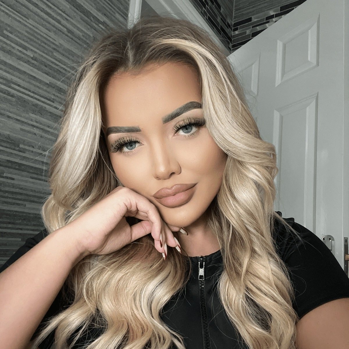 L.W.I She's Fire Russian Strip Lashes - Lola's Lashes